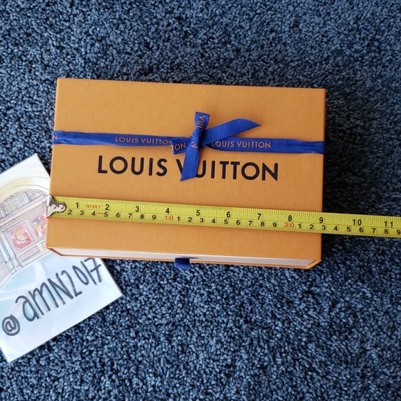 Louis Vuitton Gift Box & LV Ribbon - Picture 3 of 6
